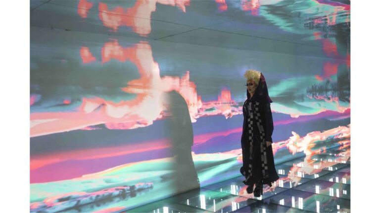 AquaRio celebra um ano do “Mar de Espelhos” com moda sustentável e novo espaço instagramável