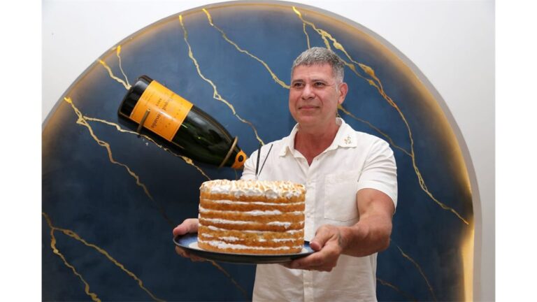 Cacau Hygino surpreendido com festa cheia de emoções e momentos marcantes