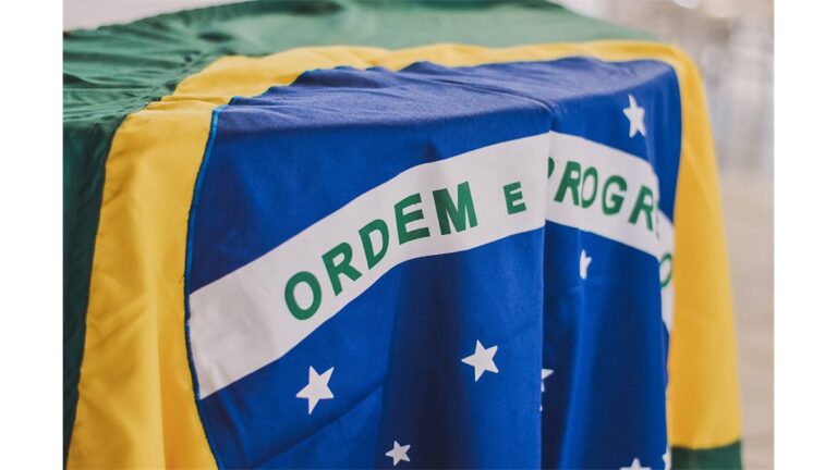 Democracia para chamar de nossa